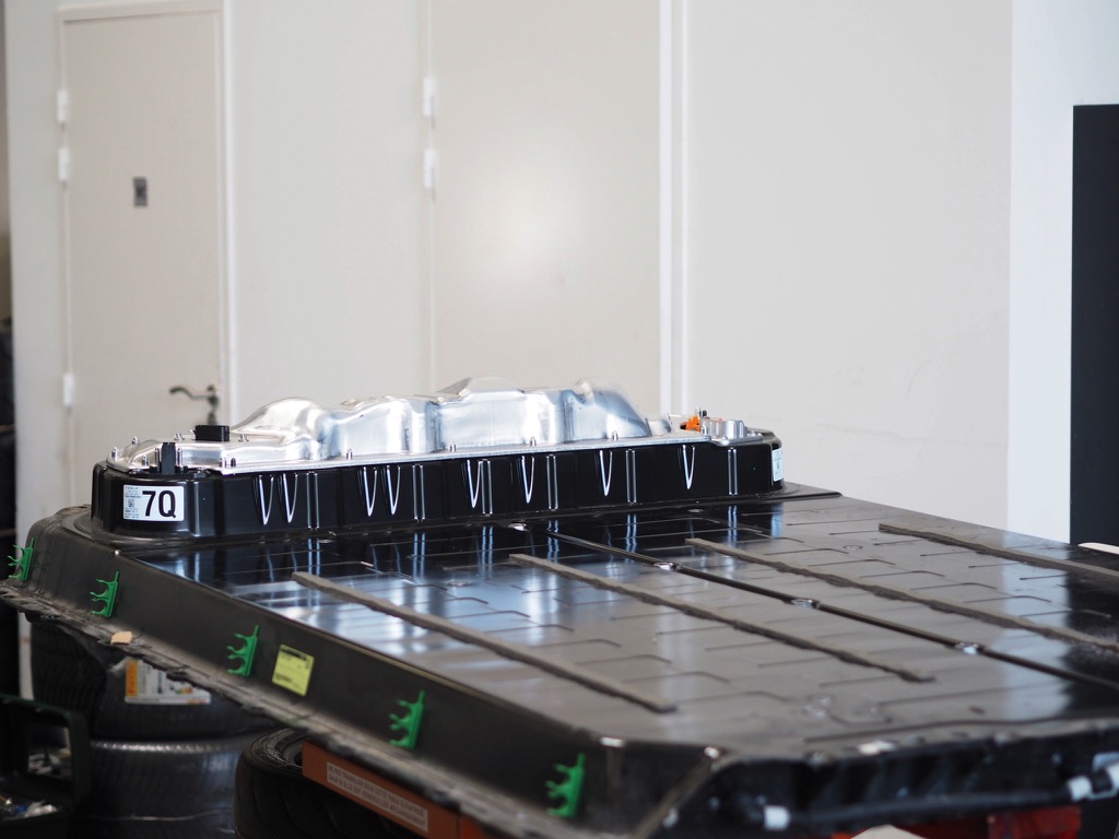 Réparation batterie Tesla Model S : économique, rapide et certifiée 1 réparation batterie Tesla